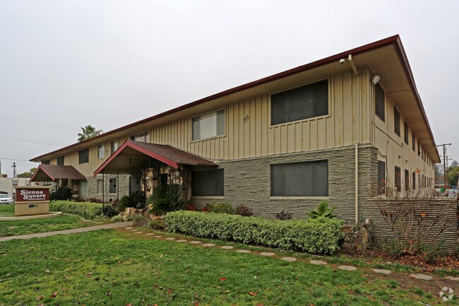Primary Photo - Sienna Square Apartments