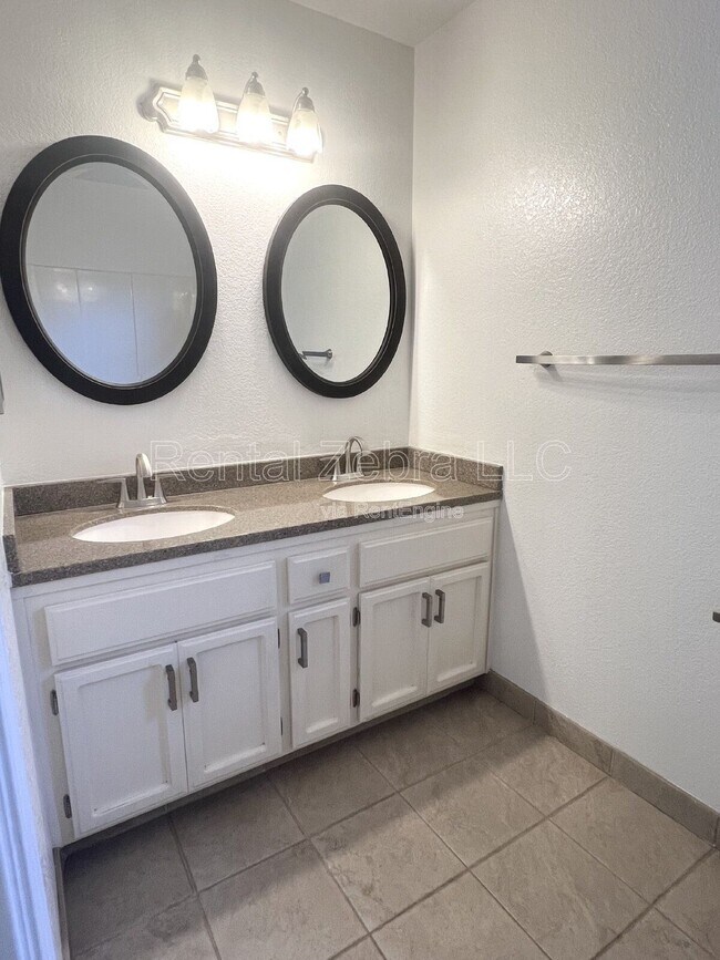 Building Photo - 2125 Northridge Dr