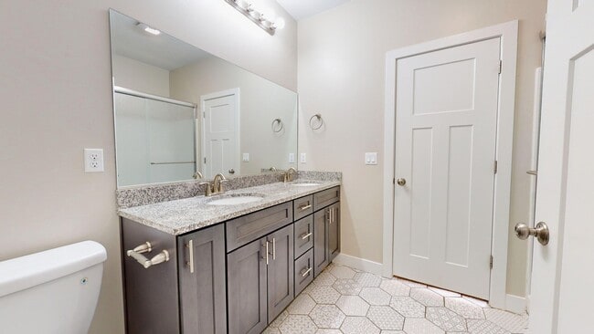 Building Photo - 1563 S Topaz Dr