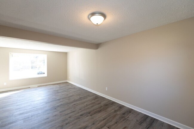 Building Photo - 4 bed 2.5 bath 2 story home with full deck located in Decatur Township