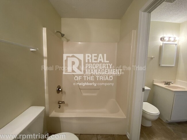 Building Photo - 410 Boyd St