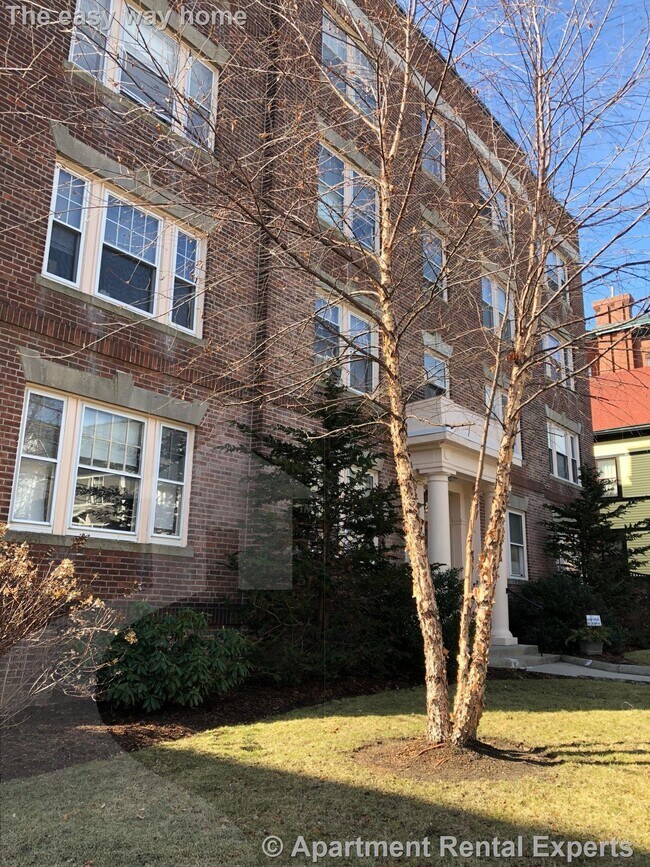 Building Photo - 14 Centre St