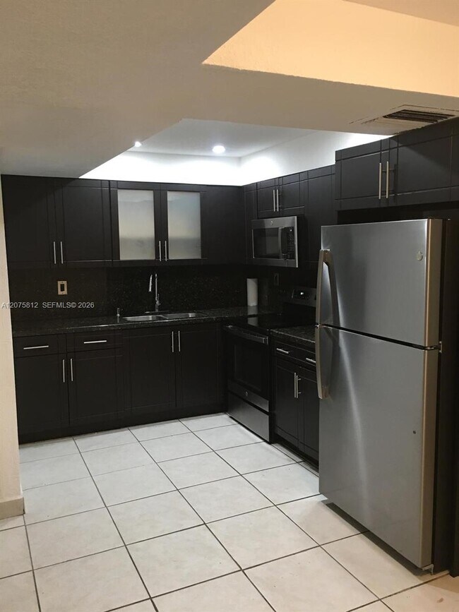 Building Photo - 669 W 80th St