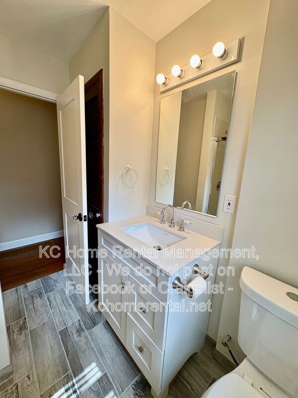 Building Photo - 7839 Robinson St