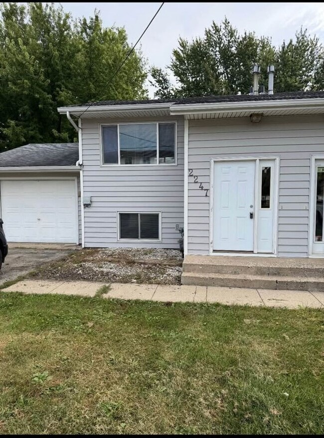 Building Photo - 2245 N Cedar Ave