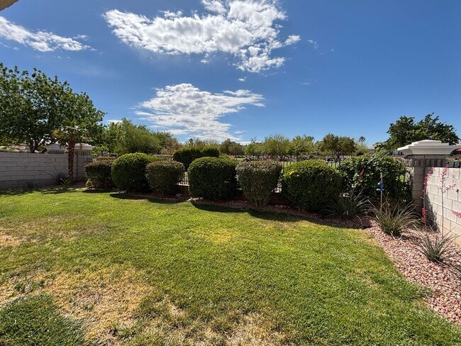 Building Photo - Seven Hills Single-Story 3 Bed 2 Bath Scenic Greenbelt Views