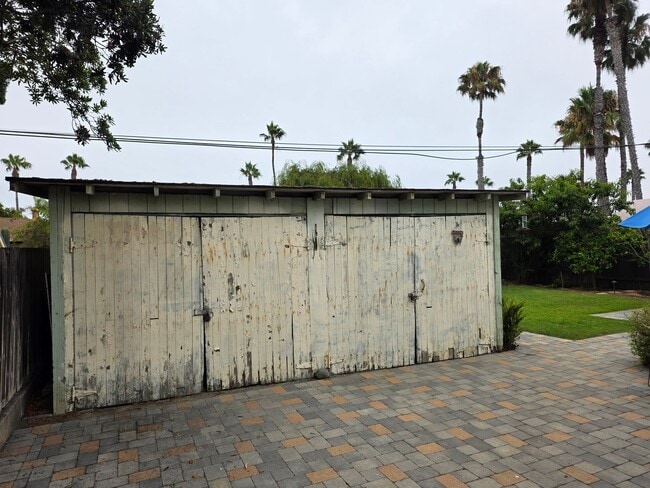 Building Photo - 2 Bedroom, 2 Bath House Near the Beach