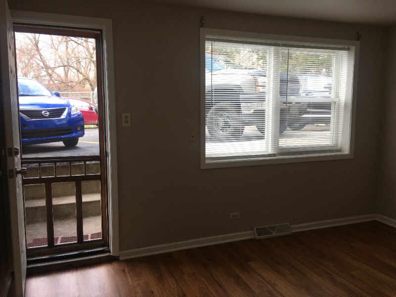 Building Photo - 100 Vana Dr