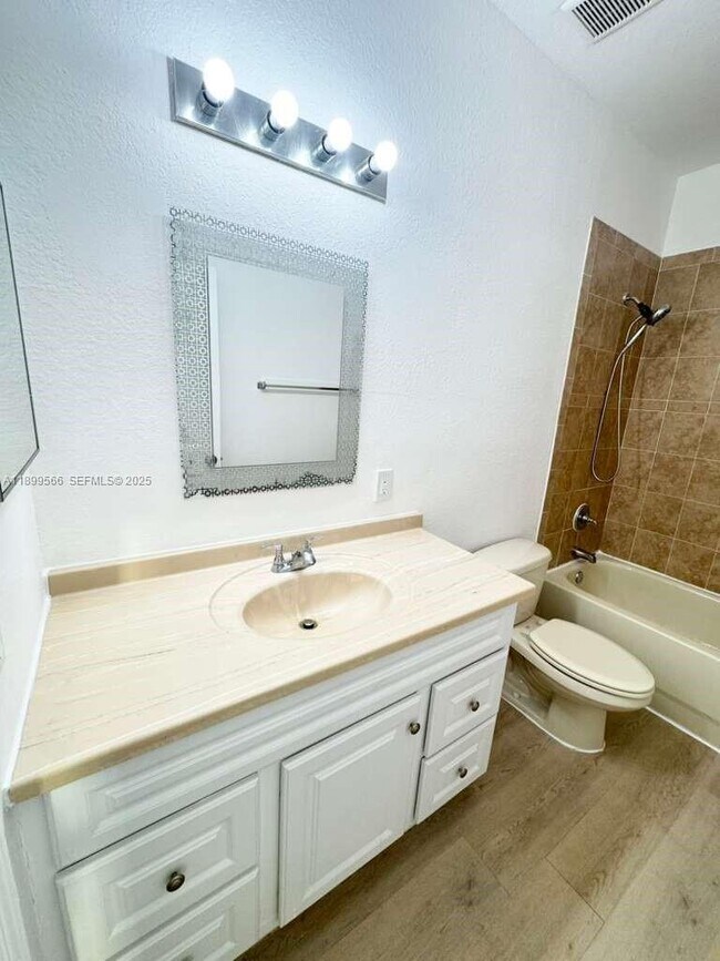 Building Photo - 2962 NW 35th Ave