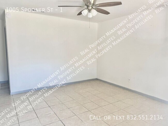 Building Photo - 1005 Spooner St