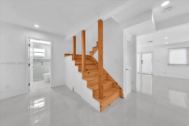 Building Photo - 348 Palm St