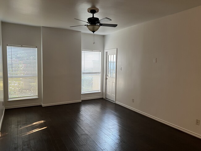 Building Photo - 10047 Westpark Dr