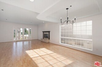 Building Photo - 2205 S Bentley Ave