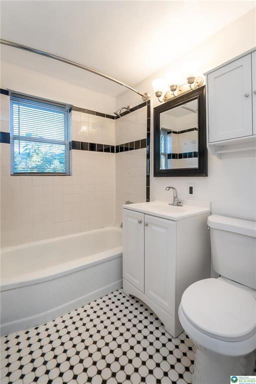 Building Photo - 240 Palmer St