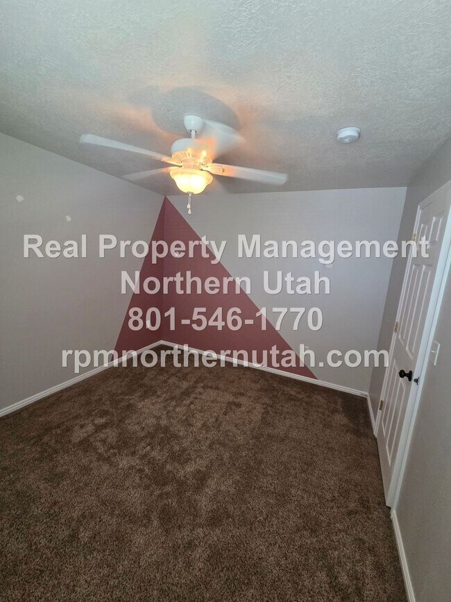 Building Photo - 152 W 2525 N