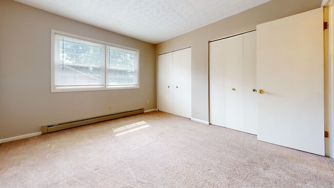 Building Photo - 644-646-646 Sequoia Ln