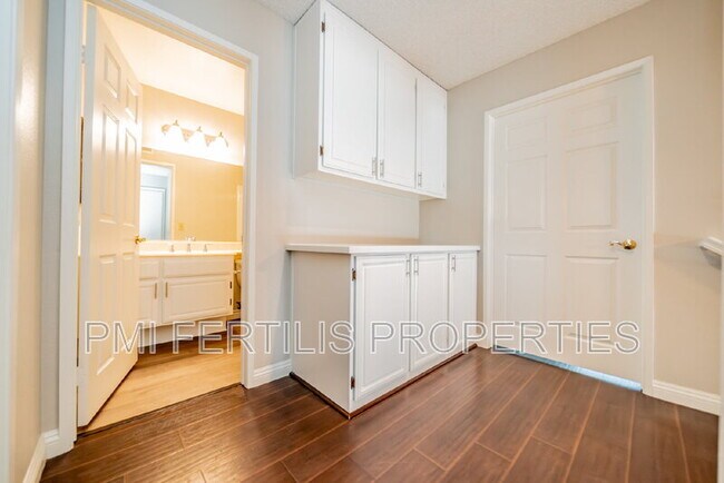 Building Photo - 1229 Hibiscus St