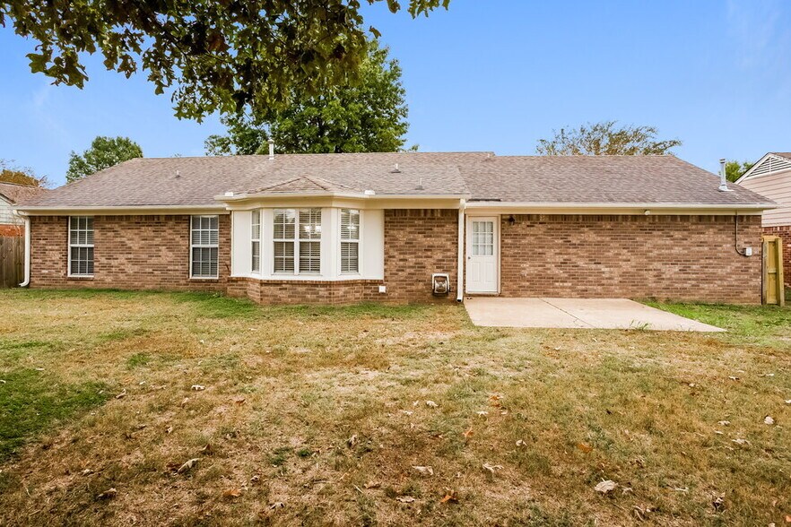 Building Photo - 7163 Windsor Dr