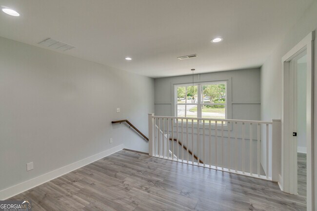 Building Photo - 2389 Highpoint Rd