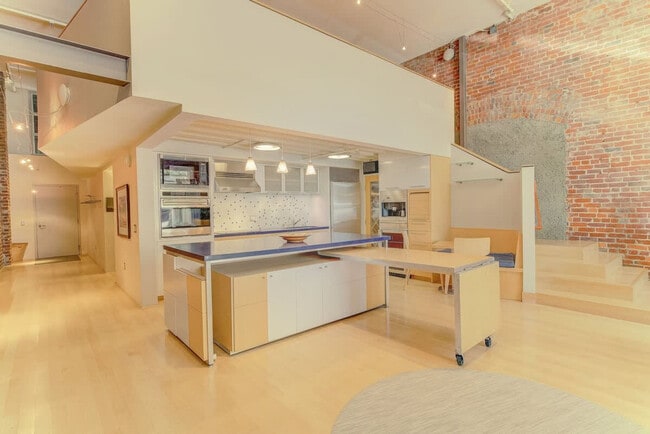 Building Photo - 101 Harrison St