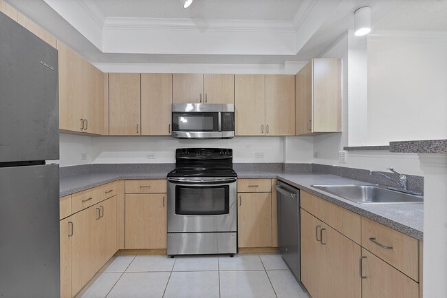Building Photo - 533 NE 3rd Ave