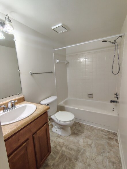 Building Photo - 600 Reusens Rd