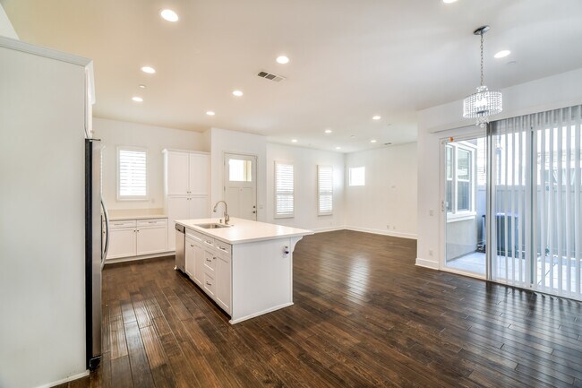 Building Photo - 211 W Tribella Ct