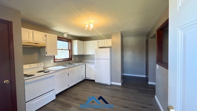 Building Photo - 65 Wisteria St