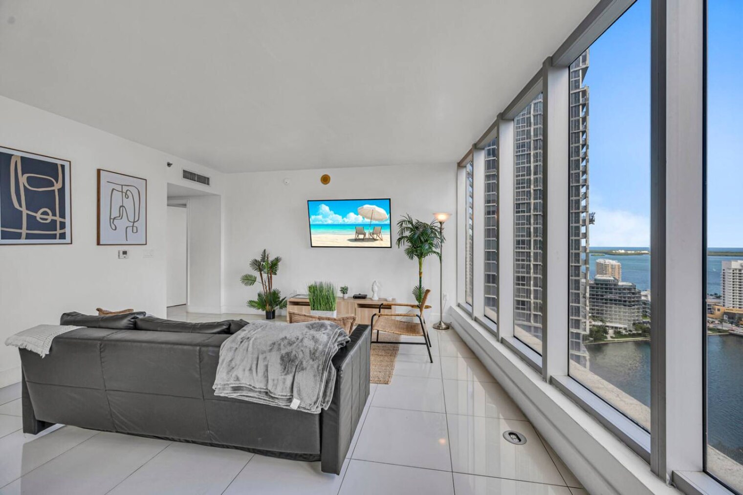 Building Photo - 485 Brickell Ave