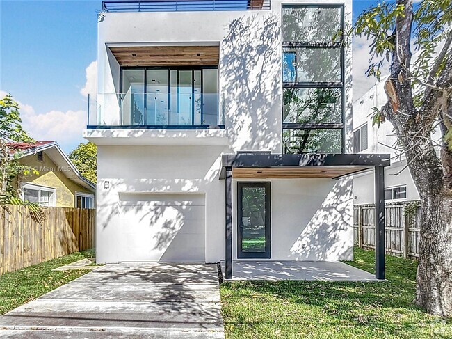 Building Photo - 3069 SW 27th Ter