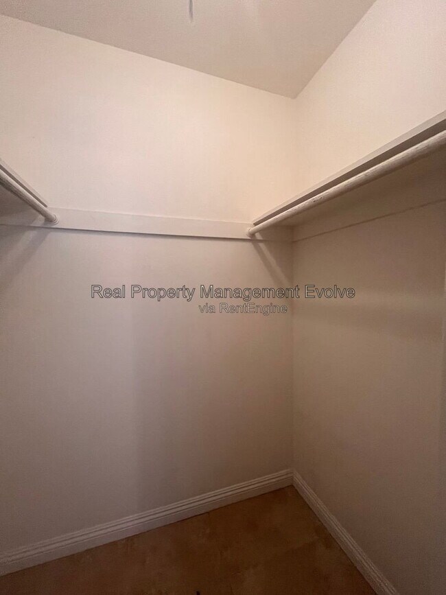 Building Photo - 12076 N Pebble Beach Dr