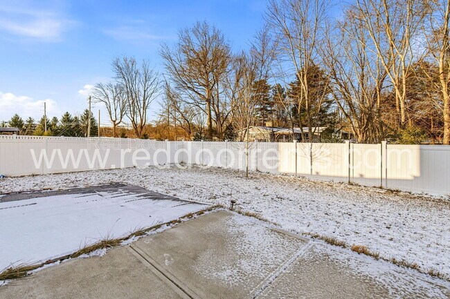 Building Photo - 8276 Sonata Pl