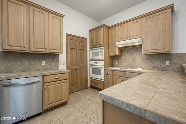 Building Photo - 1320 Golf Club Rd