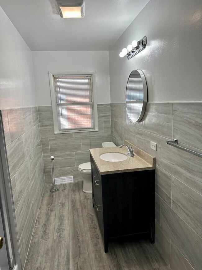 Building Photo - 5452 Brummel St