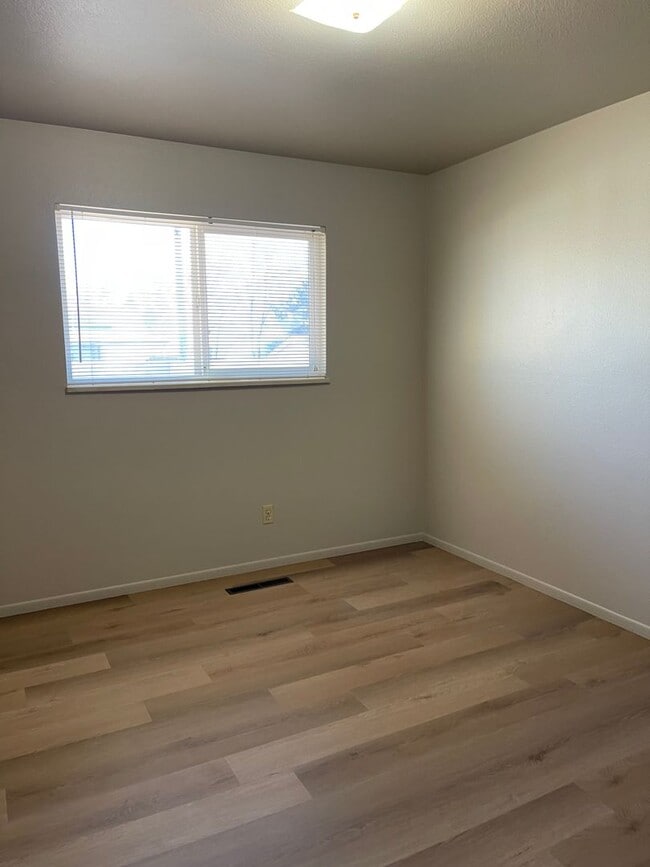 Building Photo - 340 Barrett Ave