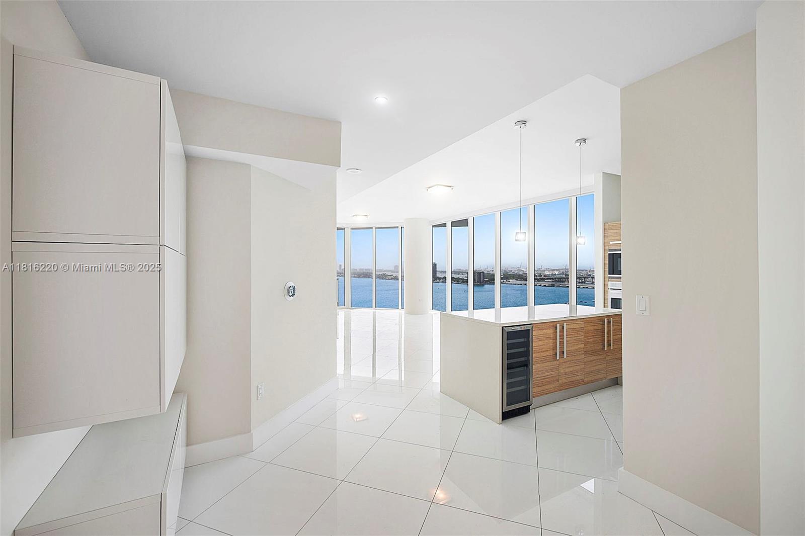 Building Photo - 2020 N Bayshore Dr
