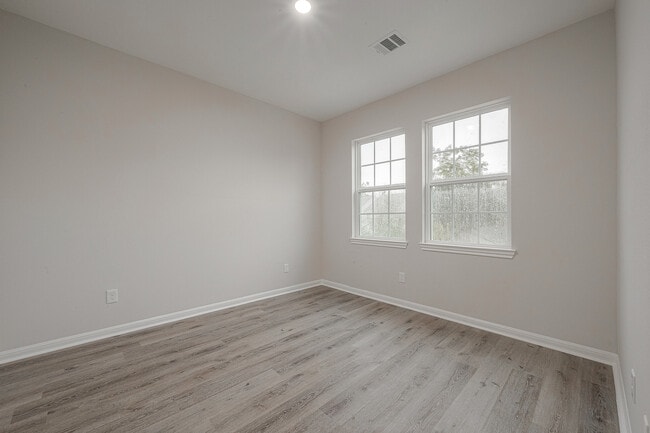Building Photo - 2527 S Washington Ave