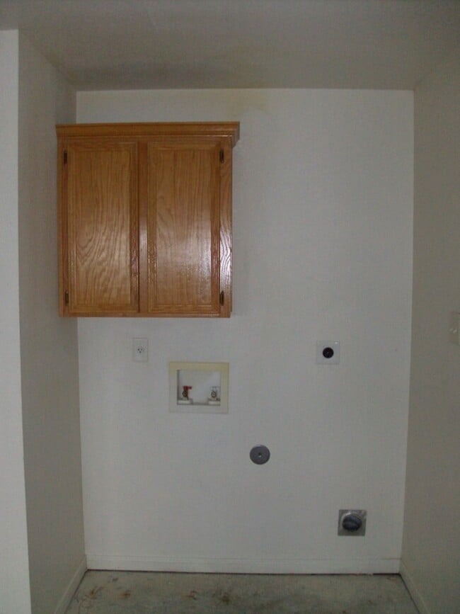 Building Photo - Spacious 3-Bedroom Duplex Near Clear Creek...