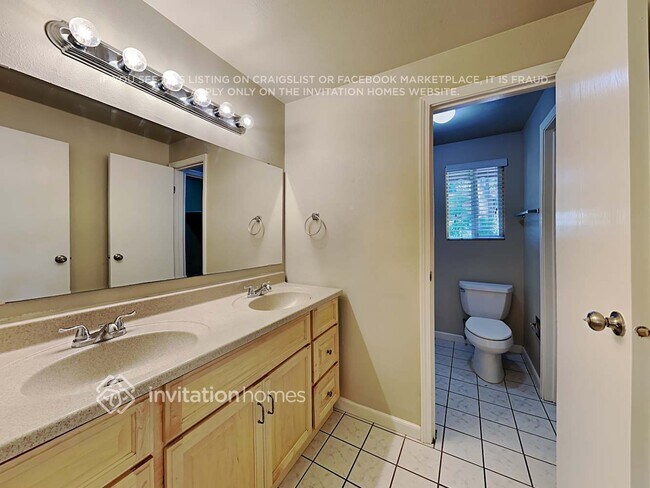 Building Photo - 35857 9th Ave SW