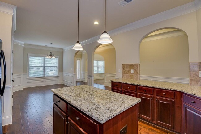 Building Photo - 2417 Sunflower Dr