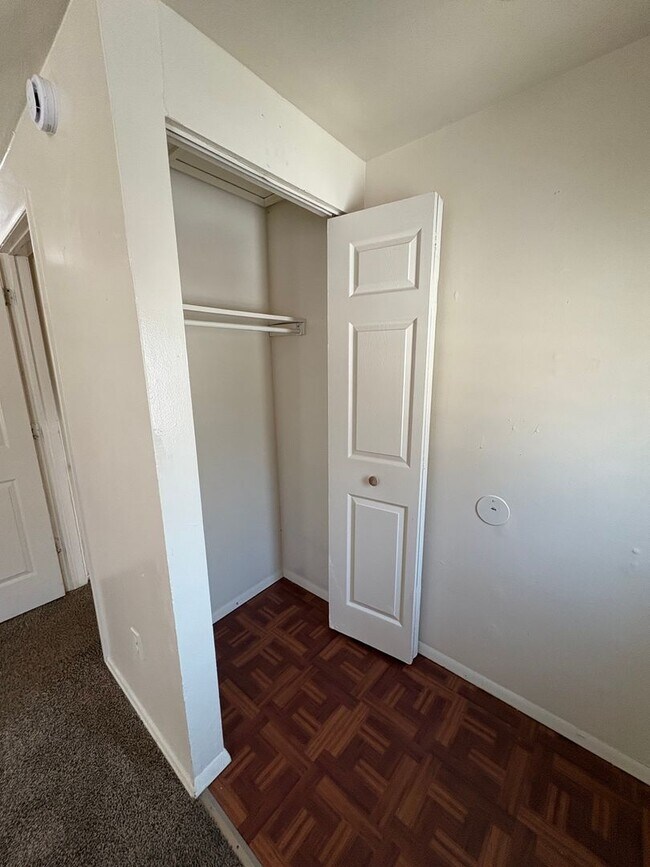 Building Photo - Spacious and charming 4 Bed Home in Convenient West Toledo Location