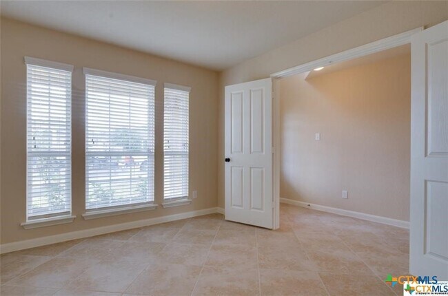 Building Photo - 271 Limestone Creek