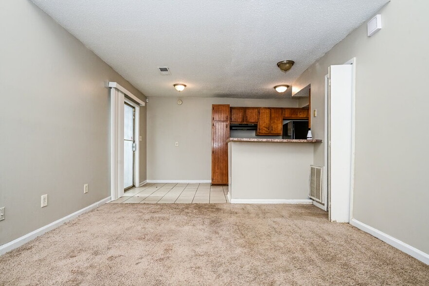 Building Photo - 8536 Pineland Dr