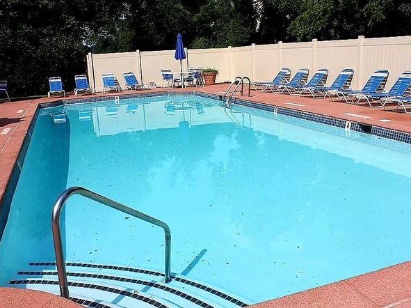 Building Photo - 46 Township Line Rd