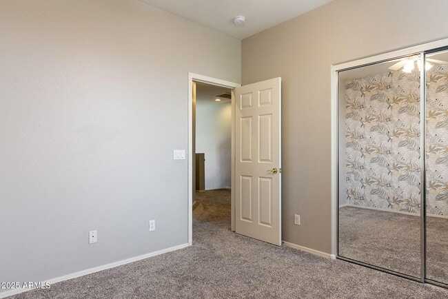 Building Photo - 6821 W El Cortez Pl