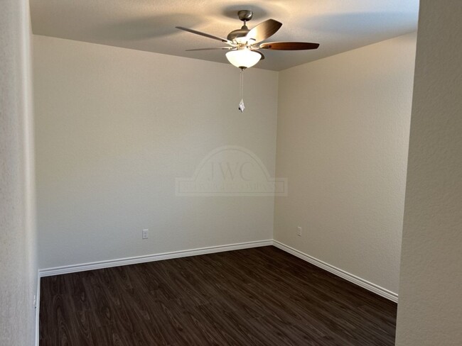 Building Photo - **2-Weeks Free Rent**5217 Rose Garden Loop...