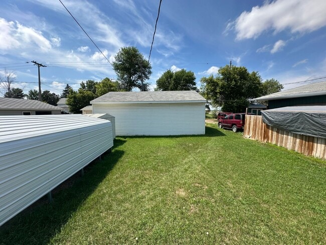 Building Photo - 2 Bedroom Home