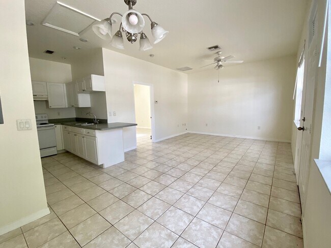 Building Photo - 2800 FL-17