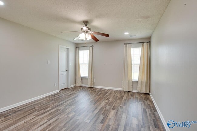 Building Photo - 4808 SE Canterwood Dr