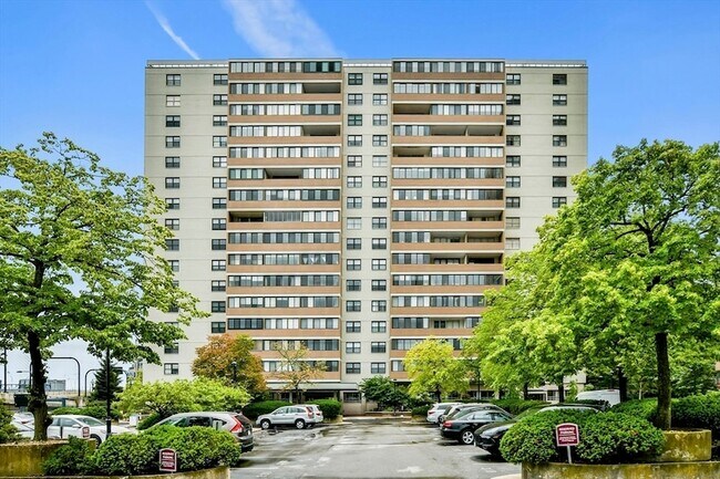 Building Photo - 6 Whittier Pl